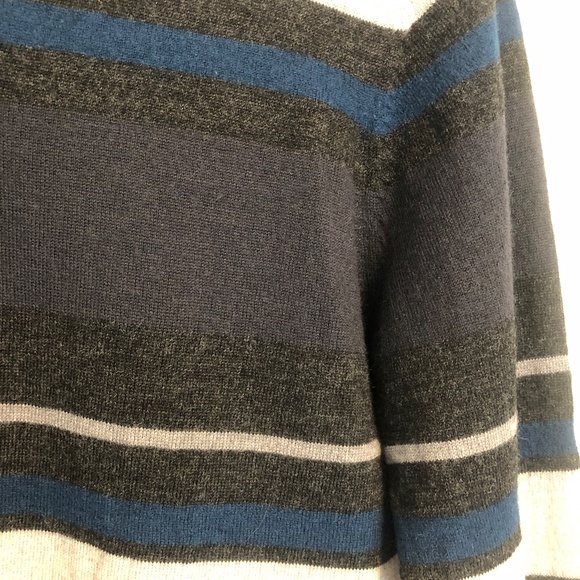 SOLD! Oscar de LA Renta 100% merino wool cardigan - Picture 4 of 9